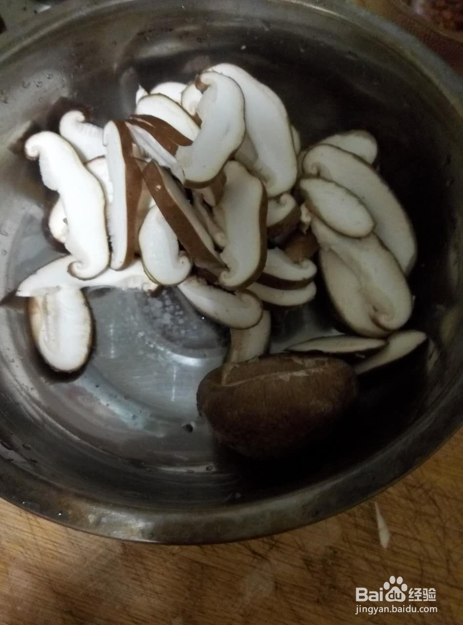 如何炒一盘好吃的香菇