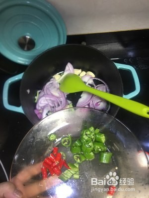 家常泡椒酸汤田鸡