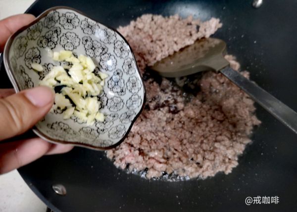 大头菜炒肉颗颗