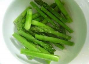 如何制作芝士培根芦笋卷