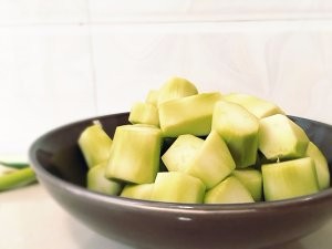 花梗炒咸肉--变废为宝,西兰花梗不浪费了。