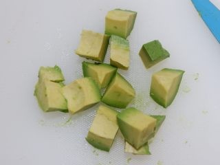 怎样做营养的青柠藜麦沙拉