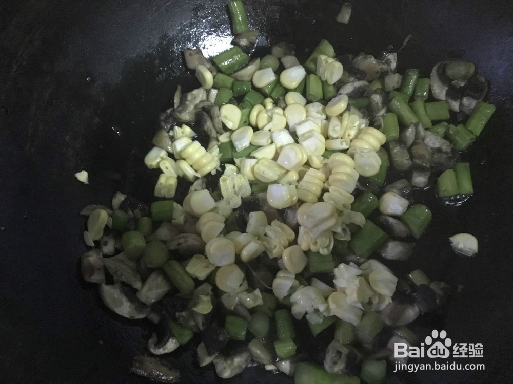 家常美食——蘑菇芦笋玉米浓汤