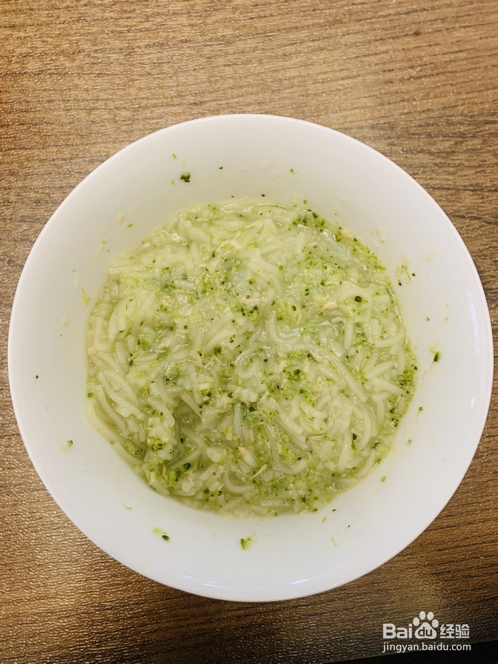 怎么做宝宝辅食之三文鱼西蓝花烂面条
