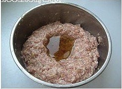 健康养生佳品莲菜肉馅饺子的做法