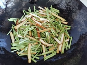 教你怎么做芦蒿炒香干