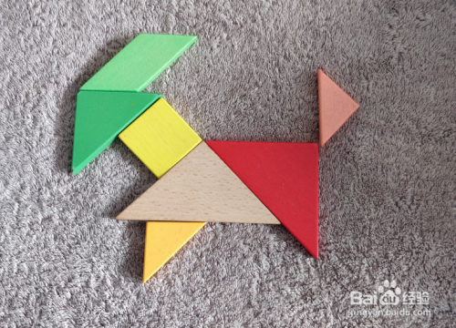 竖尾巴散步的山羊用七巧板怎么拼?