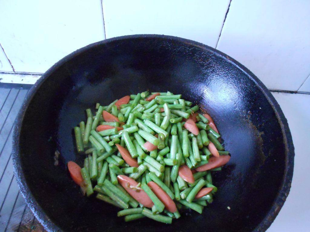 妈妈做的豆角炒香肠，真是人间美味！
