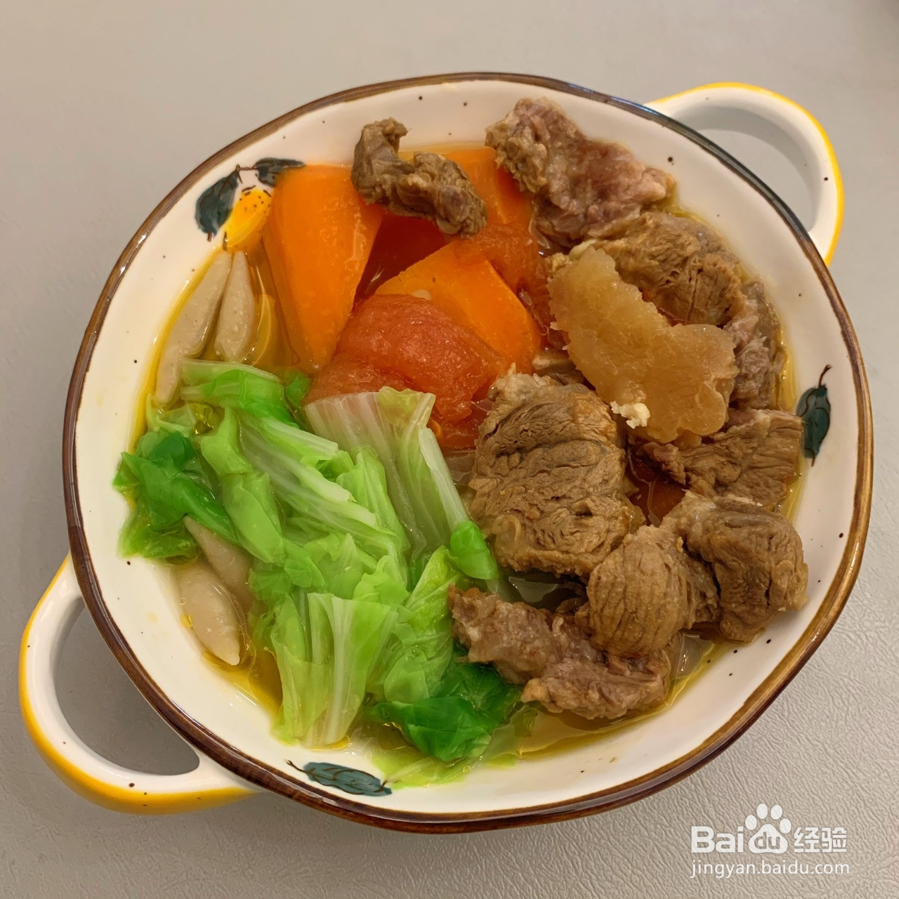 番茄胡萝卜慢炖牛脊骨汤的做法