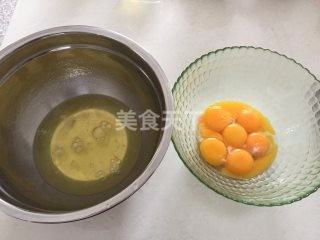 沙棘汁戚风蛋糕的做法