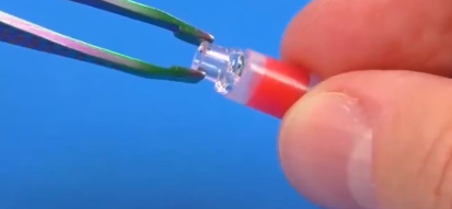 怎样给芭比制作梦寐以求的指甲油