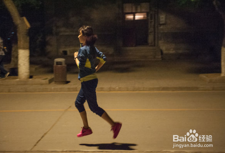 晒黑了怎么白回来