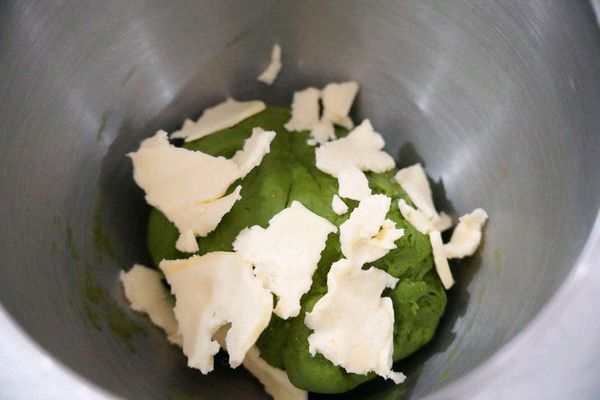 缤纷抹茶花环面包