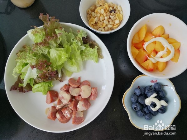 黑椒肠什锦沙拉的做法