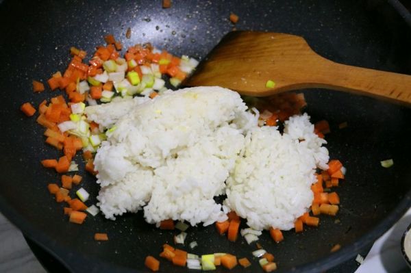 咖喱虾仁蛋炒饭