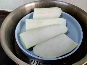 蒸茄子拌皮蛋