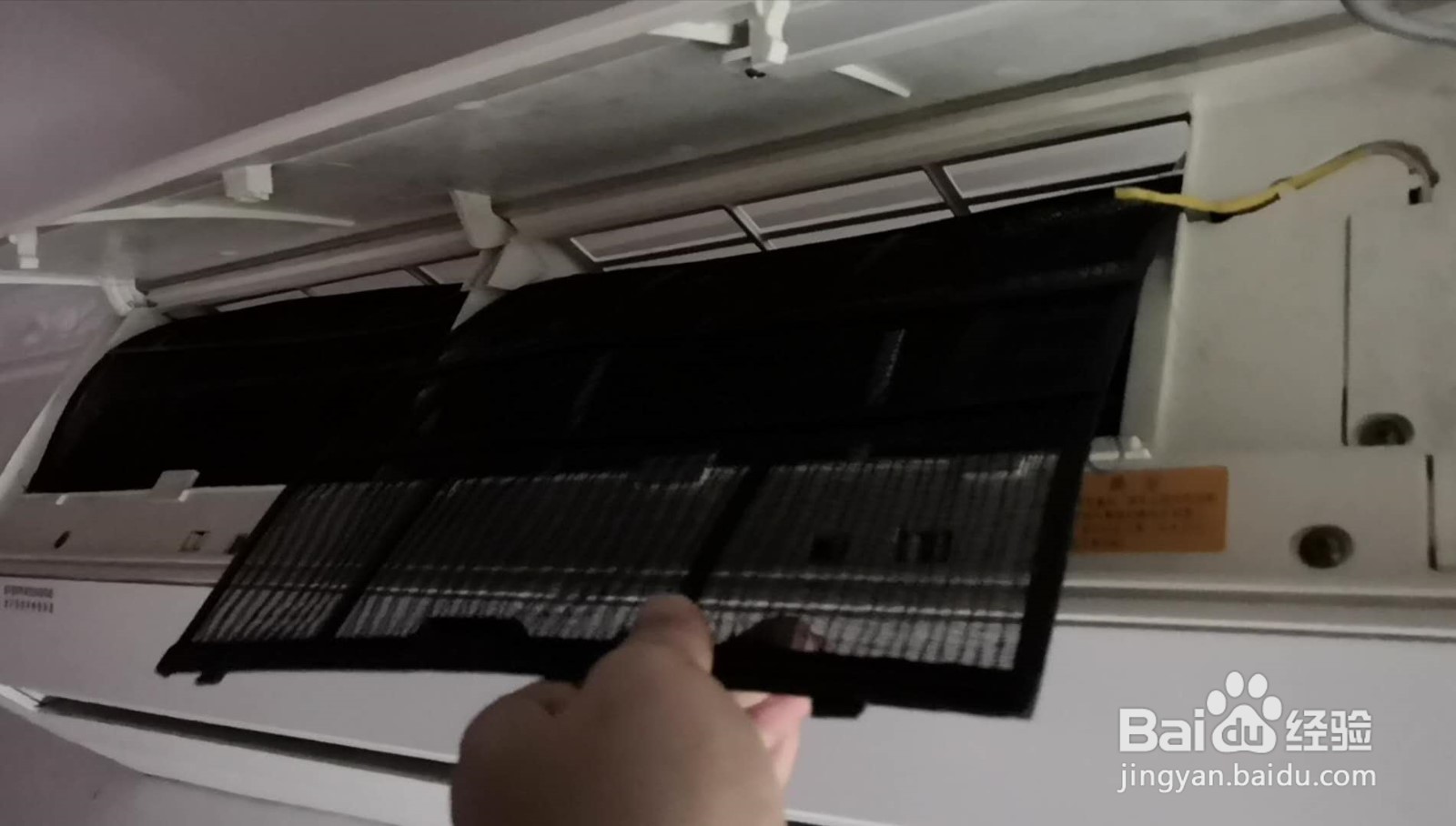 如何清洗空调过滤网？
