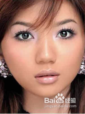 圆脸美女化妆技巧
