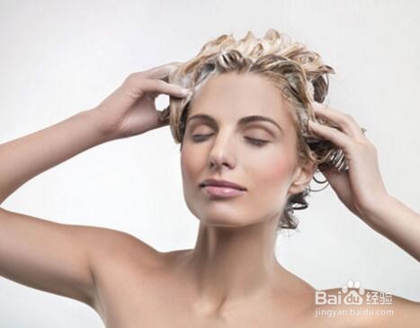 听中西医建议,间隔几天洗头才好