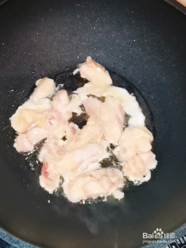木耳芹菜炒肉的步骤