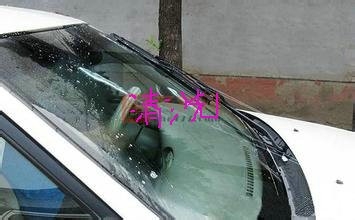 如何清洗汽车玻璃？