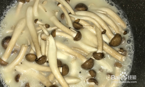 白汁蟹味菇拌意大利面的制作方法