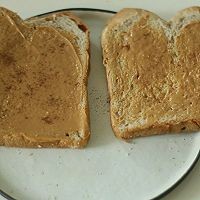 如何制作花生酱香蕉三明治