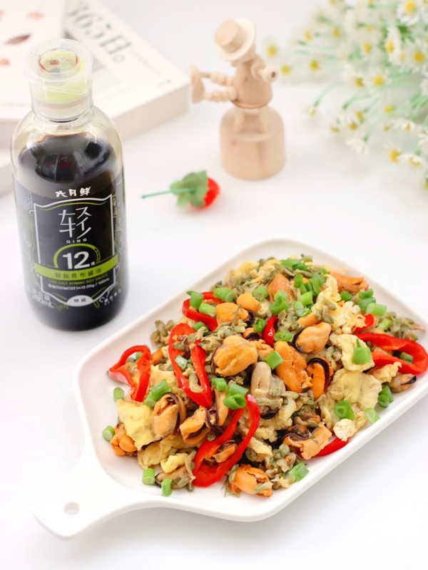 槐花鸡蛋海虹小炒