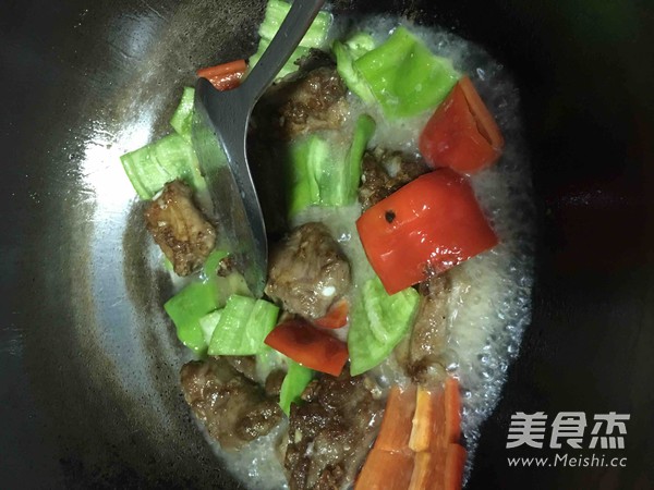 三色排骨的做法