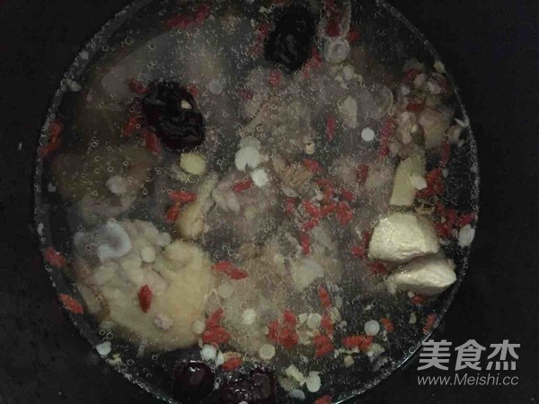 西洋参红枣鸡汤