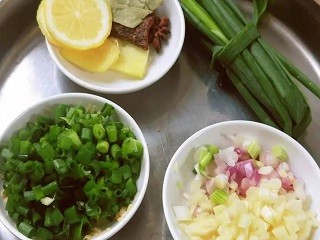 家常版炖排骨怎么做？