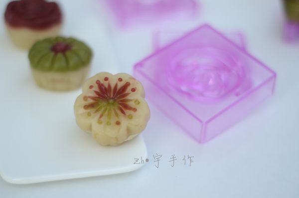 葡萄汁奶黄冰皮月饼