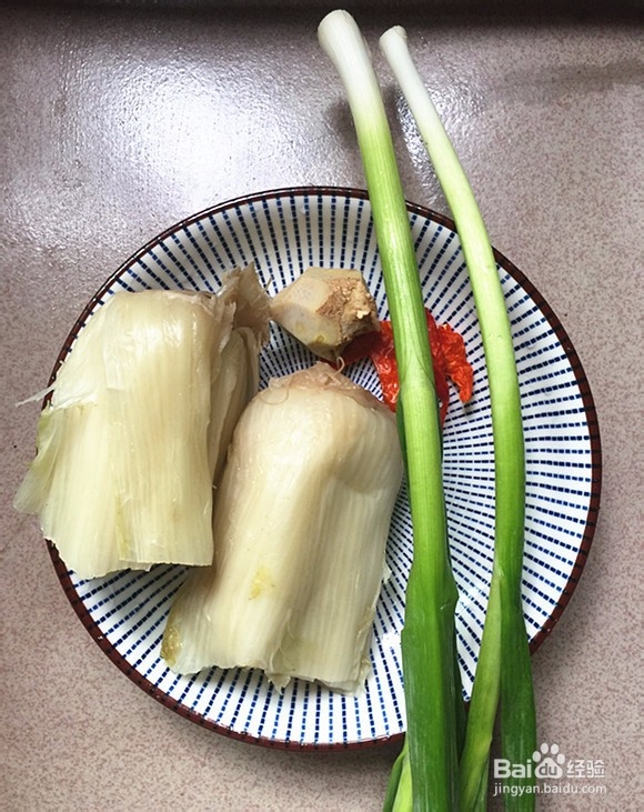 如何做出好吃的酸菜炖腊排骨