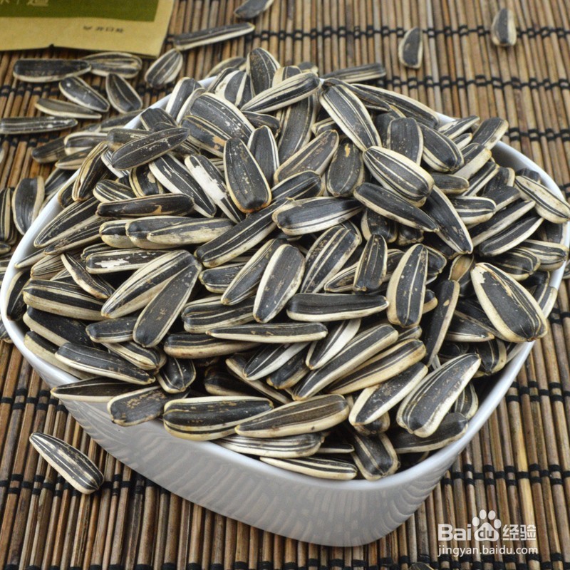 瓜子皮卡在牙缝怎么办