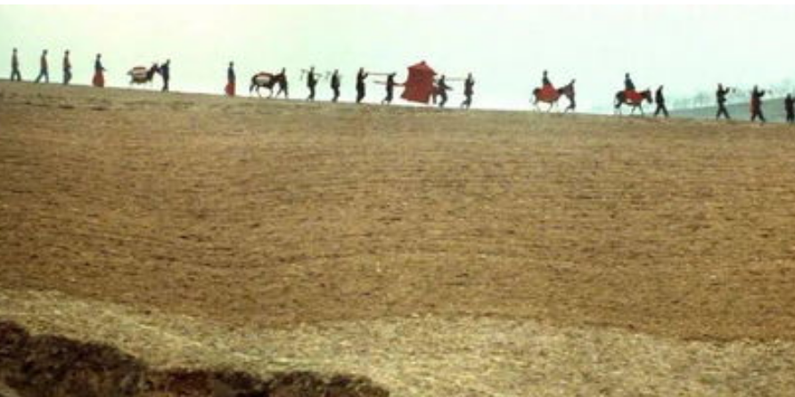 相较于《黄土地》《英雄》的特点是什么