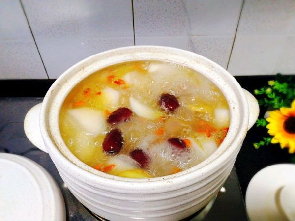 山羊腿肉煲萝卜汤