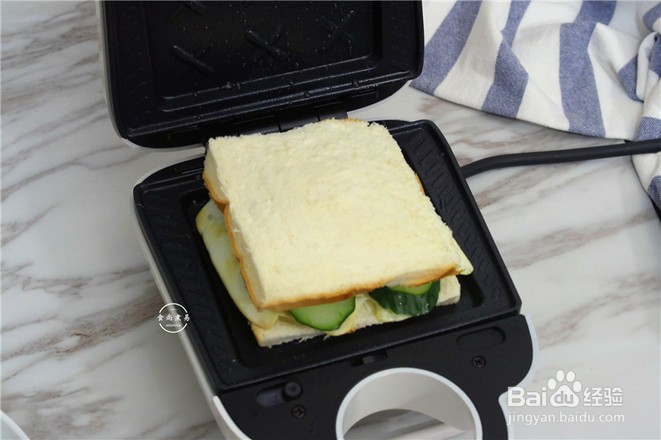 午餐怎么做肉鸡蛋黄瓜三明治