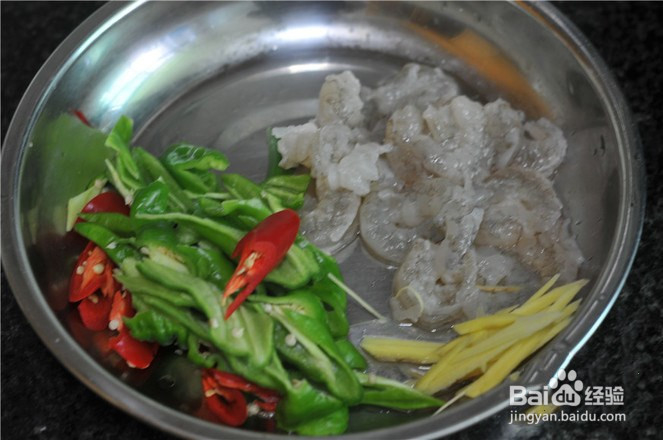 如何超出好吃美味的青红椒炒虾仁