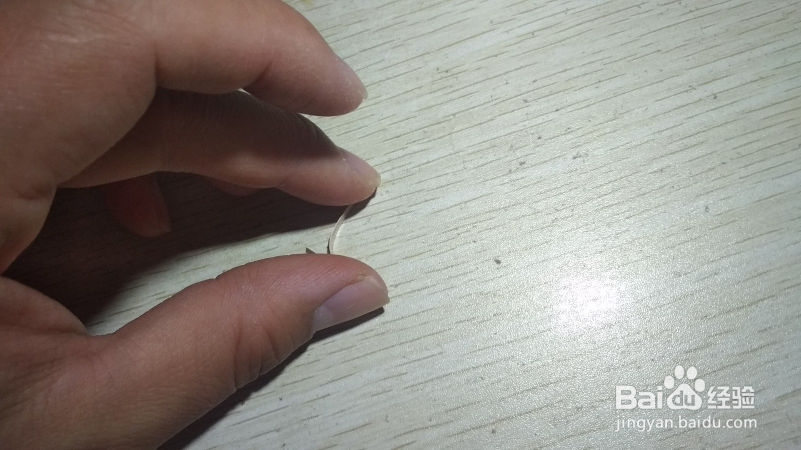 如何用细长的硬卡纸做有弧度的中性笔的支架
