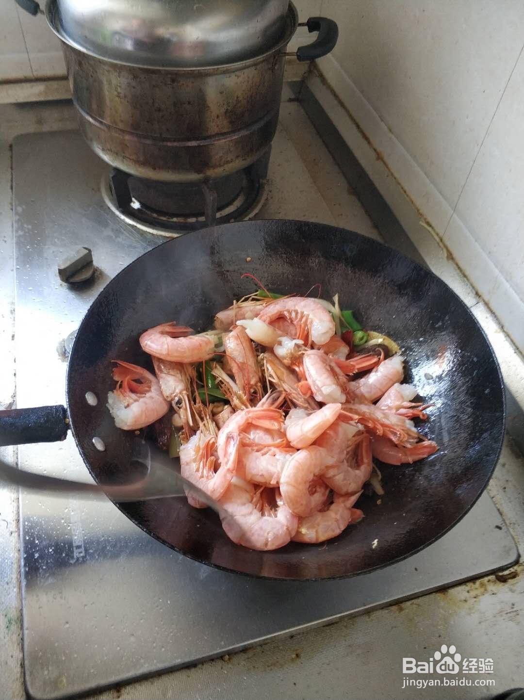 家庭版香菇炒大虾的做法