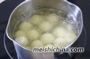 制作腌菜炒汤圆
