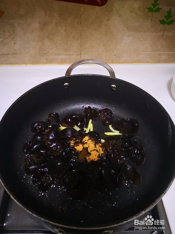 木耳炒蒜苗做法