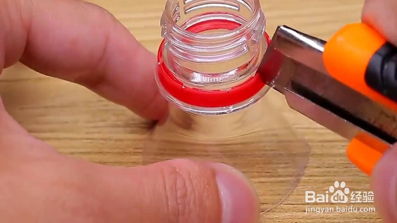 如何巧用废旧塑料瓶收纳物品