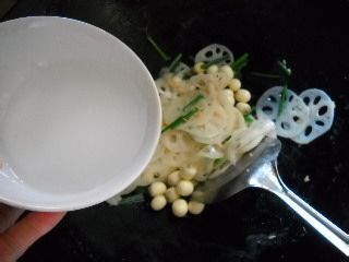 清炒韭苔小荷鲜