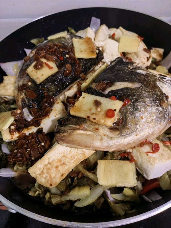 酸菜水豆腐鱼头煲