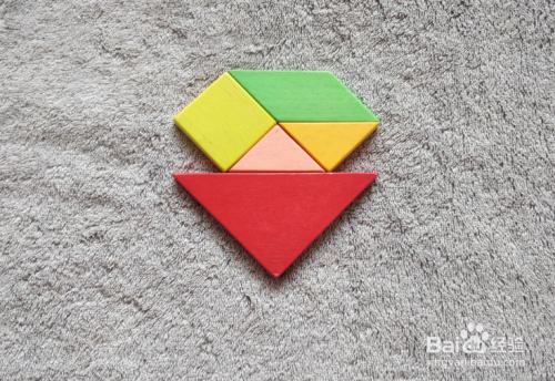 展示的宝石用七巧板怎么拼?
