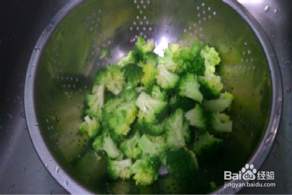 怎样才能做出好吃的家常黄油大虾烧西兰花