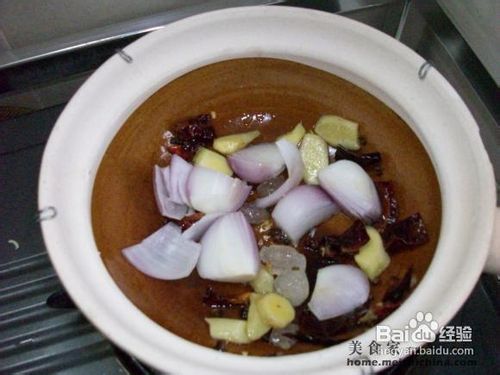 别样吃法烧鸡砂锅茴香焖鸡