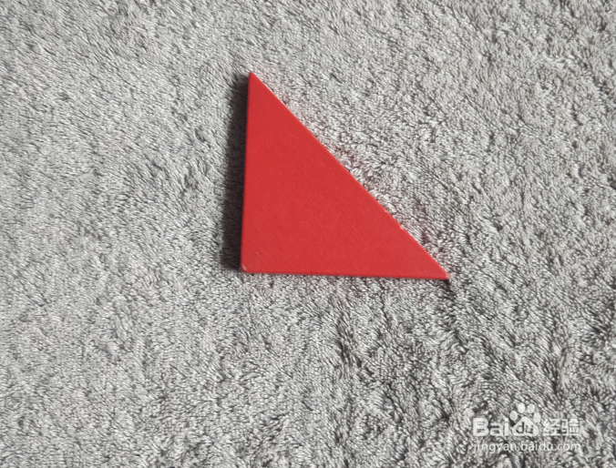 用七巧板怎样拼一个飞跨小水沟的小学生呢？