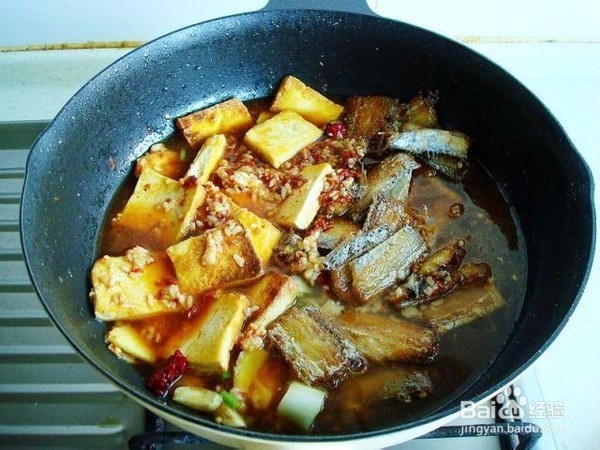 带鱼炖豆腐的做法
